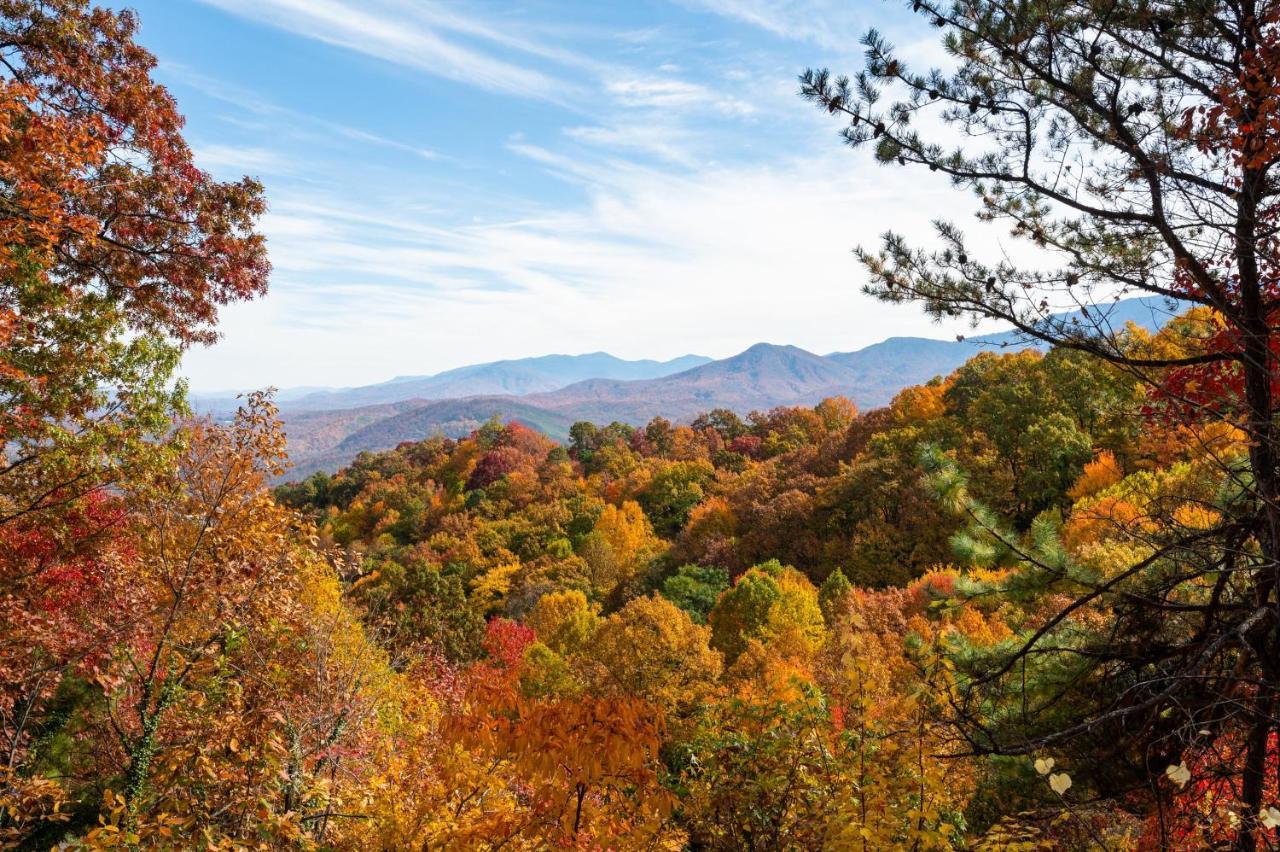 Woodhaven - Private - 3 Suites - Gorgeous Views - 3 Pools - Gamerm - Hottub - Lots Of Bears Gatlinburg Exterior foto